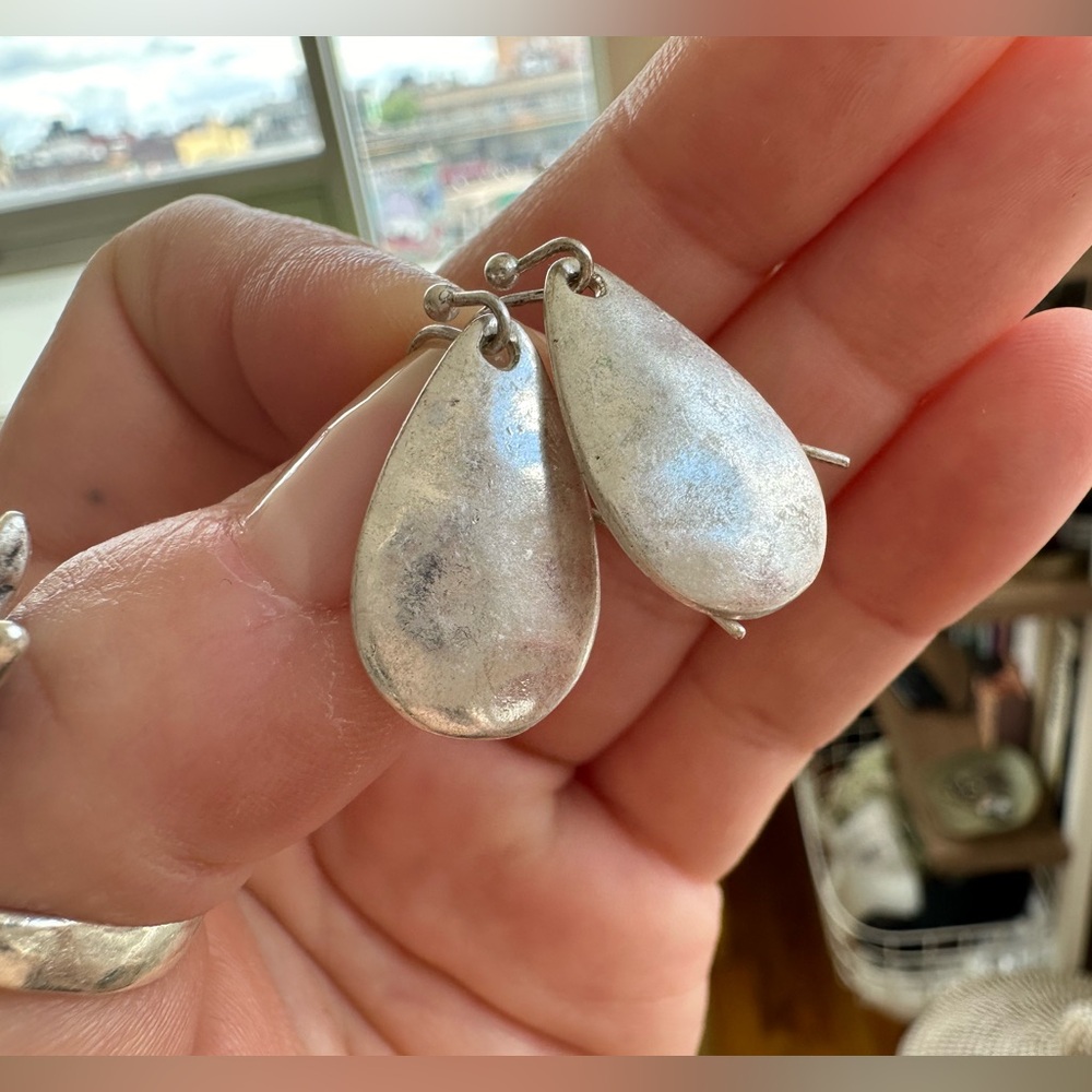 vintage • sterling silver tear drop earrings